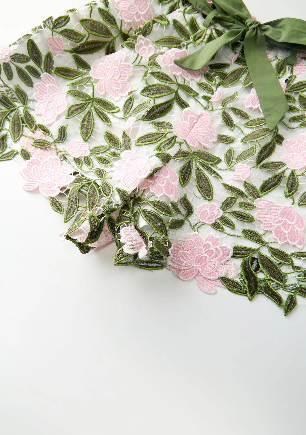 Viola Embroidered Shorts - Image 6