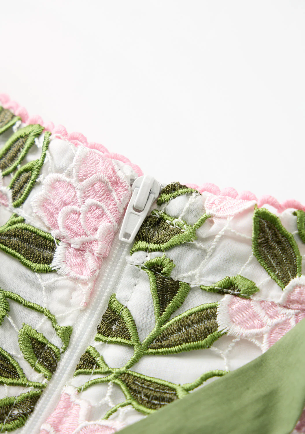 Viola Embroidered Shorts - Image 7